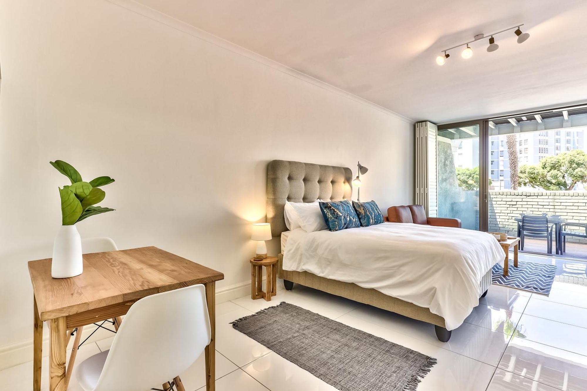 Apartment Seaside Retreat With Amazing Views And No Loadshedding *
